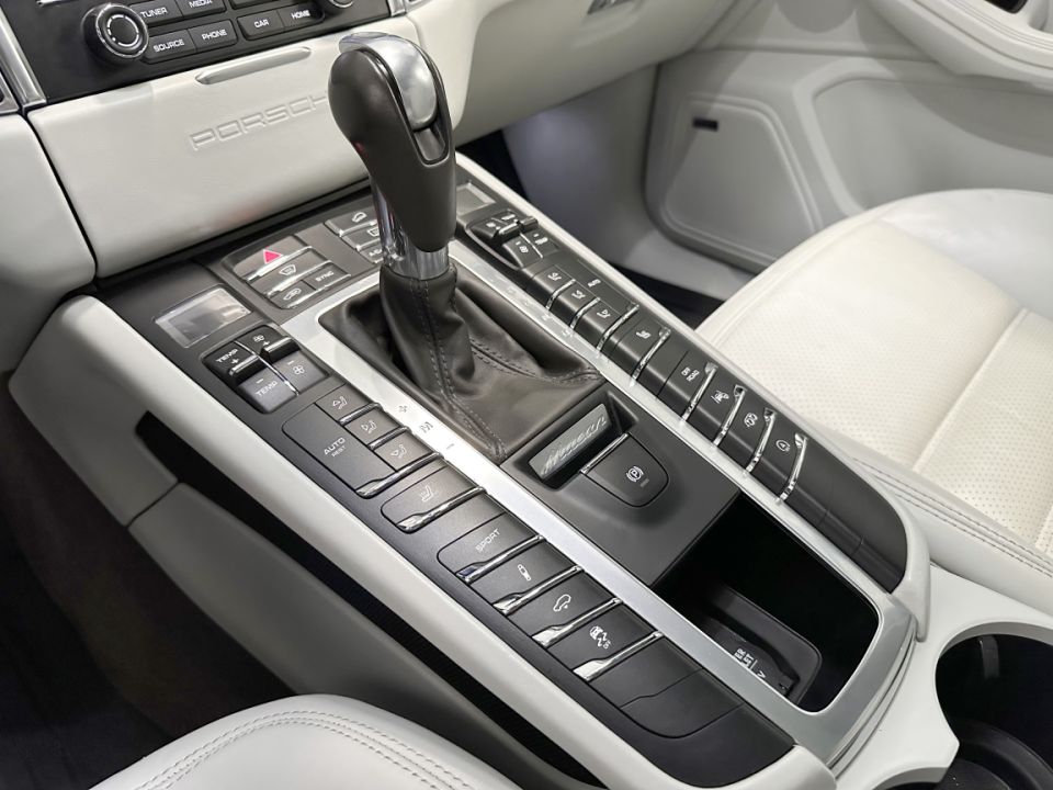 Porsche Macan GTS V6 3.6 360ch PDK7 : Puissance et Confort au Rendez-vous - 54 990 € - image 16