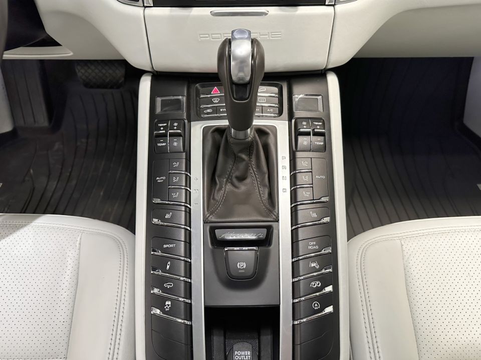Porsche Macan GTS V6 3.6 360ch PDK7 : Puissance et Confort au Rendez-vous - 54 990 € - image 19