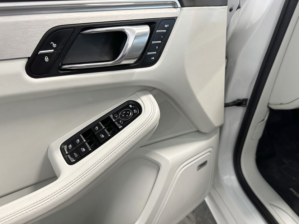 Porsche Macan GTS V6 3.6 360ch PDK7 : Puissance et Confort au Rendez-vous - 54 990 € - image 21