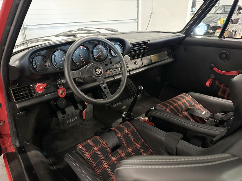 PORSCHE 911 Type Carrera 3.2 Coupé 240ch BVM5 – Émotion et Performance au Rendez-vous - image 1