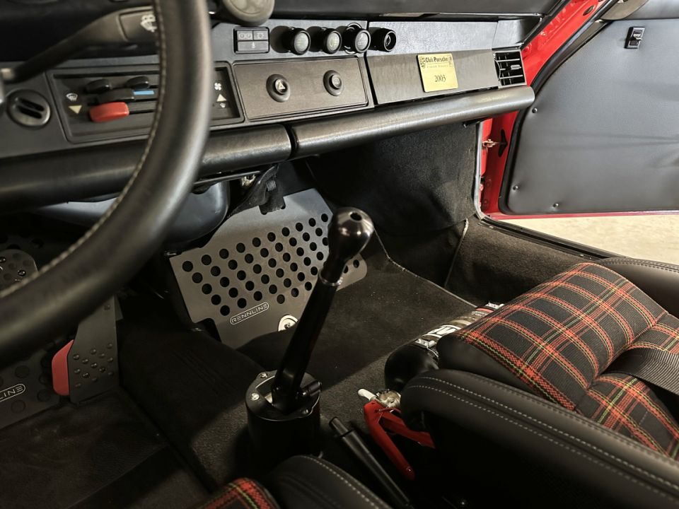 PORSCHE 911 Type Carrera 3.2 Coupé 240ch BVM5 – Émotion et Performance au Rendez-vous - image 11