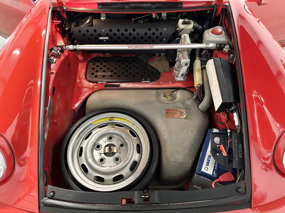PORSCHE 911 Type Carrera 3.2 Coupé 240ch BVM5 – Émotion et Performance au Rendez-vous - image 17
