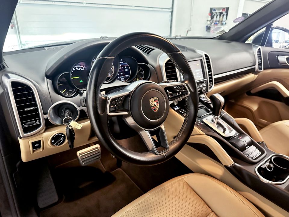 Porsche Cayenne S E-Hybrid V6 3.0 416ch Tiptronic8 - SUV hybride de luxe - 41 990 € - image 1