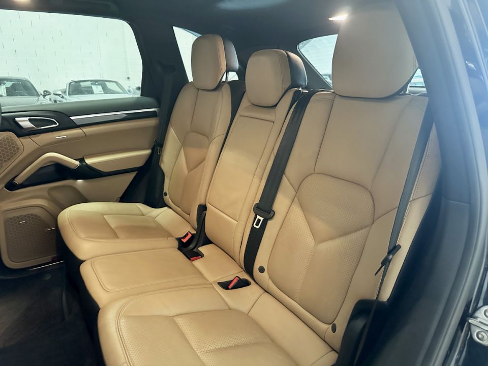 Porsche Cayenne S E-Hybrid V6 3.0 416ch Tiptronic8 - SUV hybride de luxe - 41 990 € - image 9