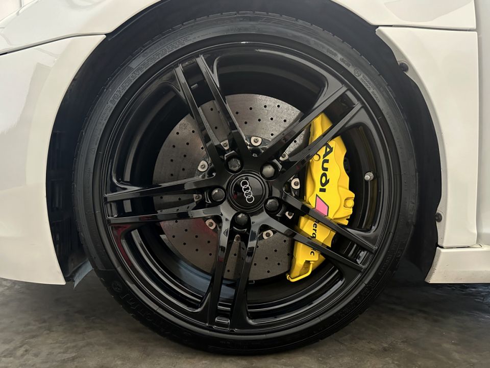 AUDI R8 SPYDER V10 5.2 FSI 525ch Quattro R-Tronic6 - Le Hangar Bordelais - image 15