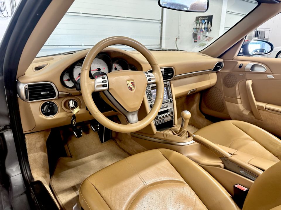 PORSCHE 911 Type 997 Carrera S Cabriolet 3.8 355ch BVM6 - Performance et Élégance - 59 990 € - image 1