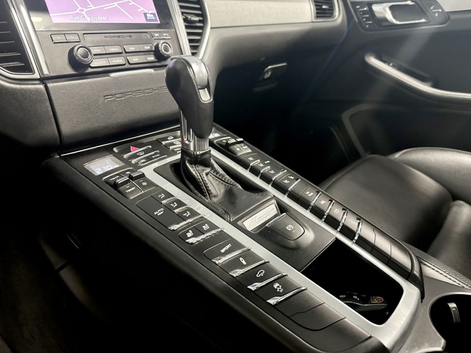 Porsche Macan Turbo V6 3.6 400ch PDK7 - Performance et Luxe en Un - 36 990 € - image 17