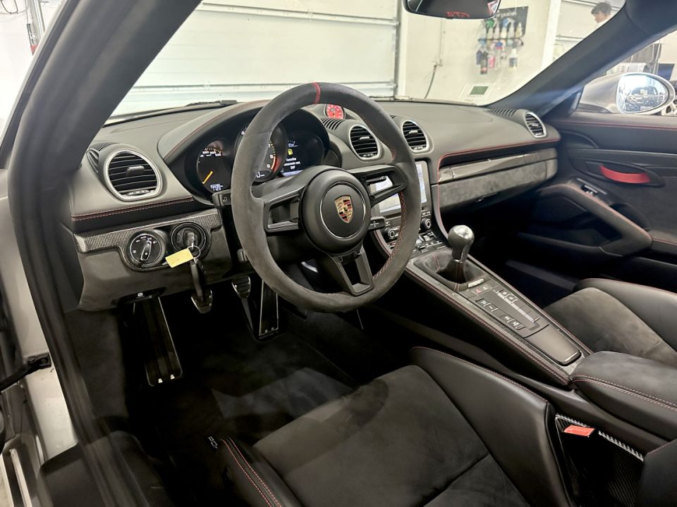 PORSCHE CAYMAN 718 GT4 4.0 GT4 420ch BVM6 - Le Hangar Bordelais - image 1