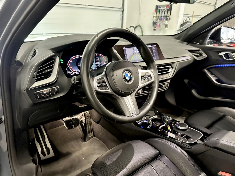 B.M.W. SERIE 1 M135i xDrive 306ch - Élégance et Puissance Réunies - 33 990 € - image 1