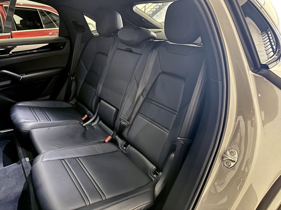 PORSCHE CAYENNE E-HYBRID Coupé V6 3.0 462ch Tiptronic8 S - Performance et élégance au rendez-vous - 87 990 € - image 9