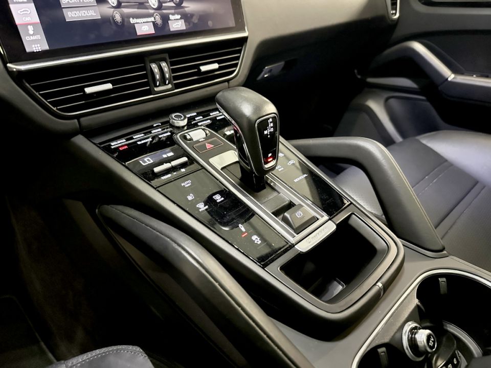 PORSCHE CAYENNE E-HYBRID Coupé V6 3.0 462ch Tiptronic8 S - Performance et élégance au rendez-vous - 87 990 € - image 17