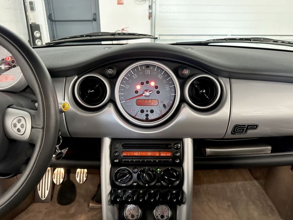 MINI Cooper S John Cooper Works GP1 R53 Edition 1.6 218ch BVM6 - Performance et Exclusivité - 34 990 € - image 11