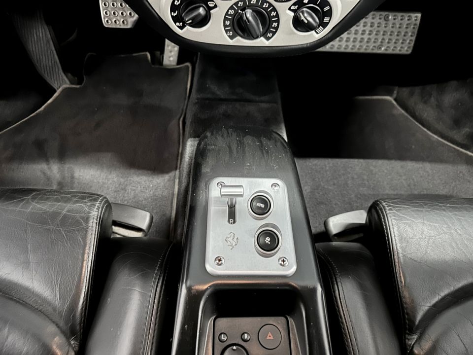Ferrari 360 Modena Coupé V8 3.6 400ch BVA6 F1 - Performance et Élégance - 81 990 € - image 13
