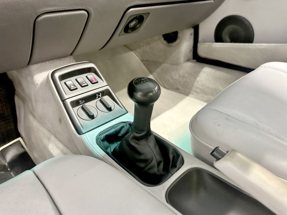 PORSCHE 911 Type 964 Carrera 4 Coupé 3.6 250ch BVM5 - Élégance et performance - 76 990 € - image 16