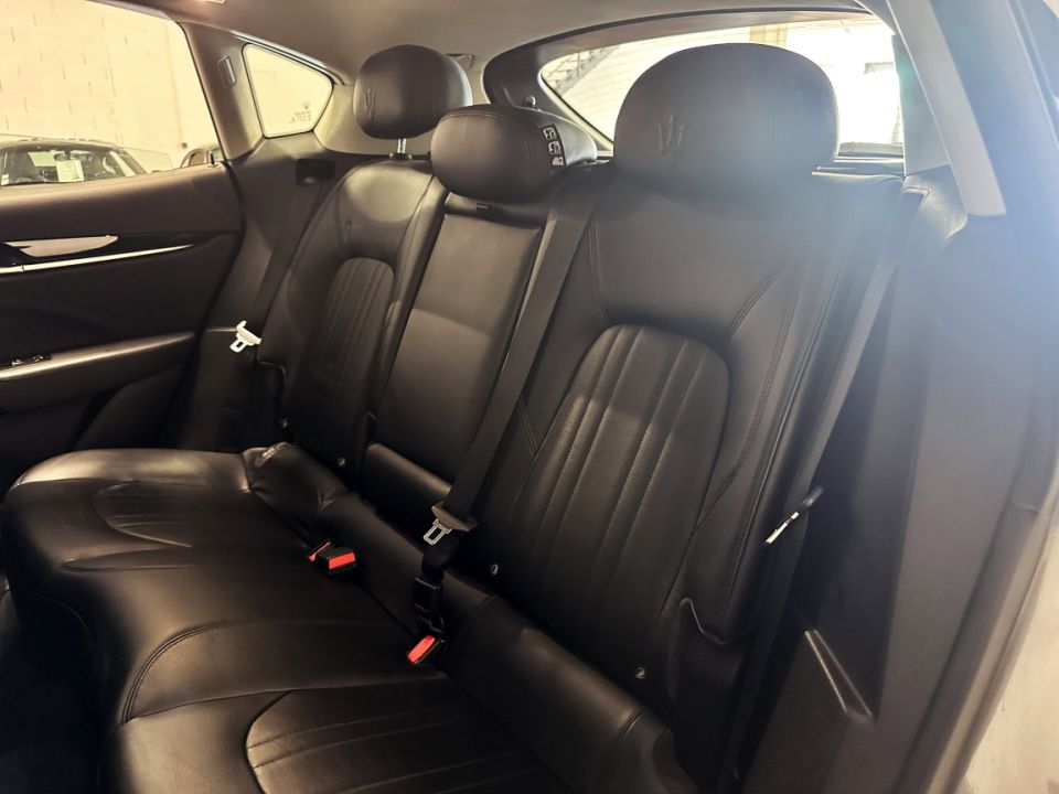 Maserati Levante S Q4 V6 3.0 430ch Bi-Turbo BVA8 - Luxe et Performance - 41 990 € - image 9