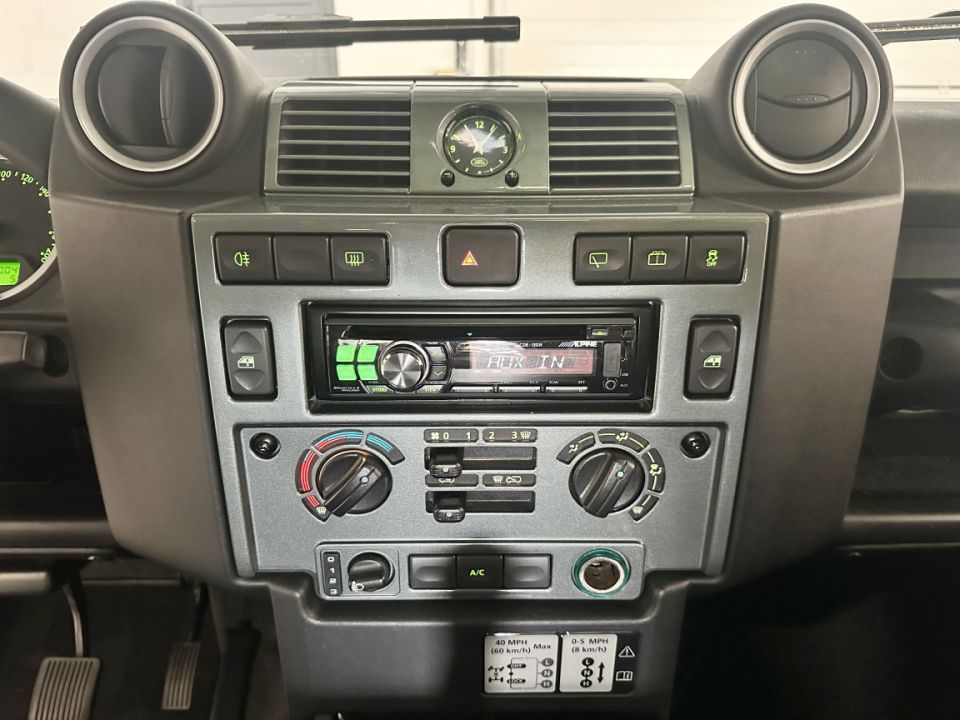 LAND ROVER DEFENDER III 90 SW 2.2 122ch BVM6 SE Unique by GT GALERY - 59 990 € - image 13