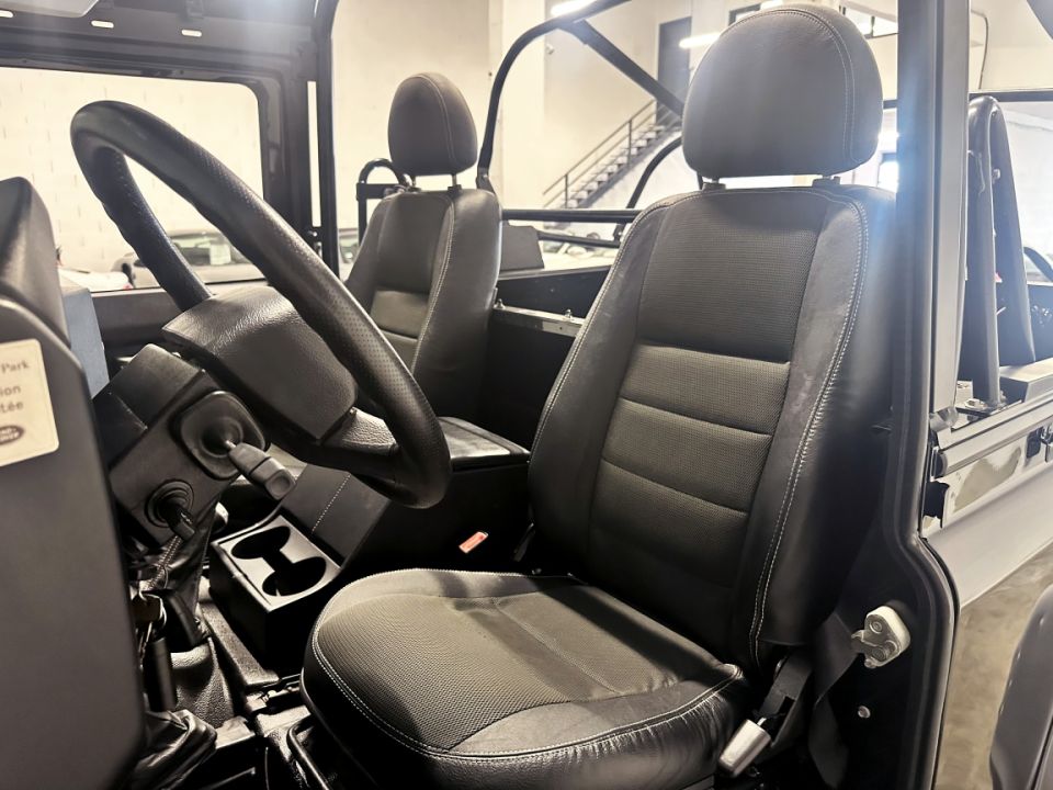 Land Rover Defender 90 Cabriolet 2.2 TD4 122ch BVM6 Edition Eden Park 1 of 50 - 47 990 € - image 3