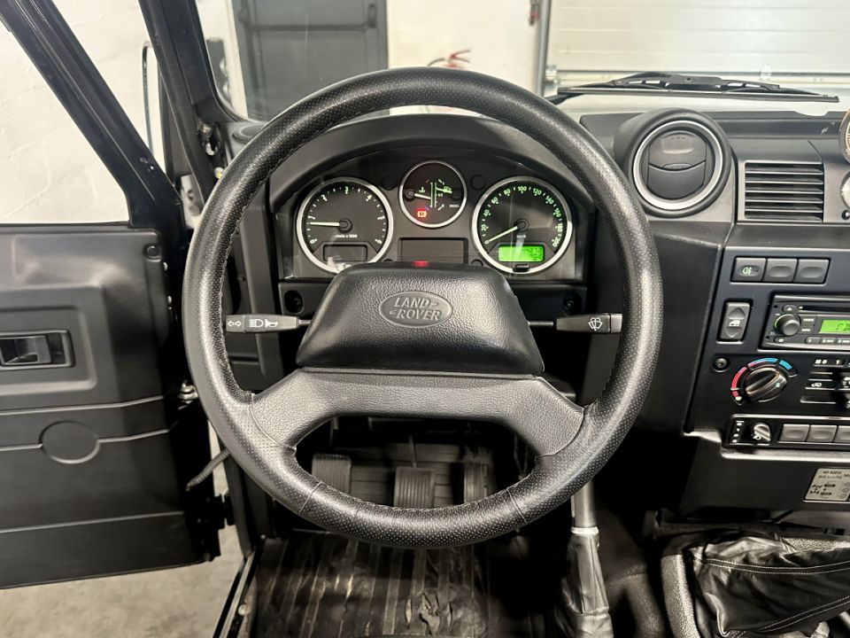 Land Rover Defender 90 Cabriolet 2.2 TD4 122ch BVM6 Edition Eden Park 1 of 50 - 47 990 € - image 9