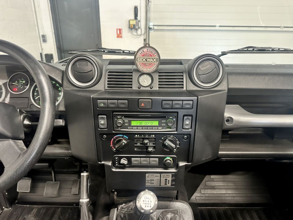 Land Rover Defender 90 Cabriolet 2.2 TD4 122ch BVM6 Edition Eden Park 1 of 50 - 47 990 € - image 11