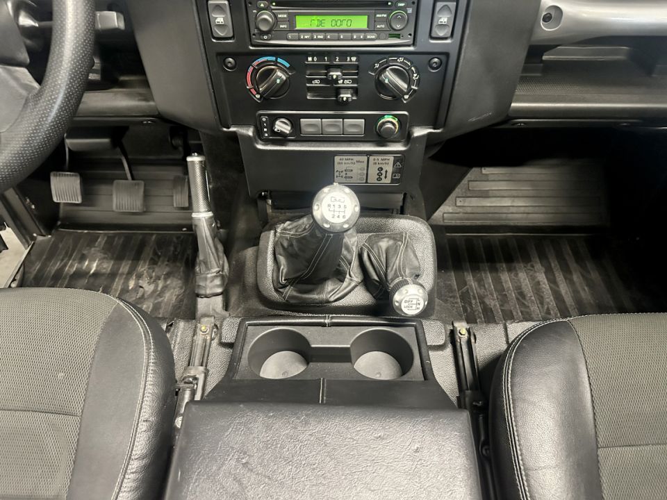Land Rover Defender 90 Cabriolet 2.2 TD4 122ch BVM6 Edition Eden Park 1 of 50 - 47 990 € - image 22