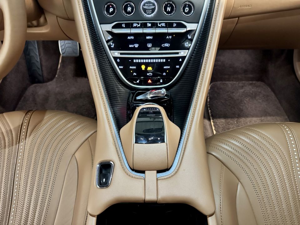 ASTON MARTIN DB11  Coupé V8 4.0 510ch BVA8 - Le Hangar Bordelais - image 18