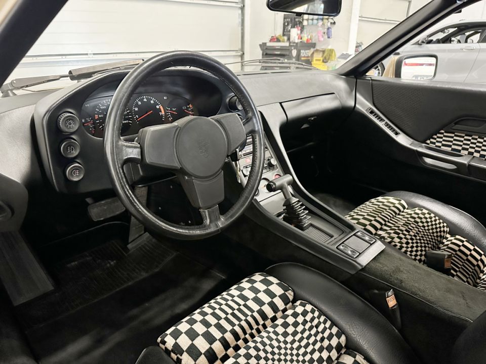 PORSCHE 928 V8 4.5 240ch BVA3 - Le Hangar Bordelais - image 1