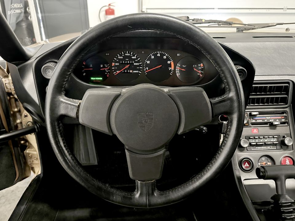 PORSCHE 928 V8 4.5 240ch BVA3 - Le Hangar Bordelais - image 11