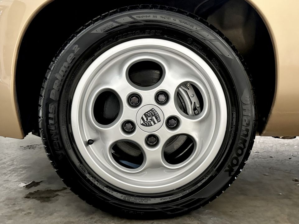 PORSCHE 928 V8 4.5 240ch BVA3 - Le Hangar Bordelais - image 15