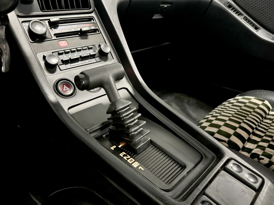 PORSCHE 928 V8 4.5 240ch BVA3 - Le Hangar Bordelais - image 16