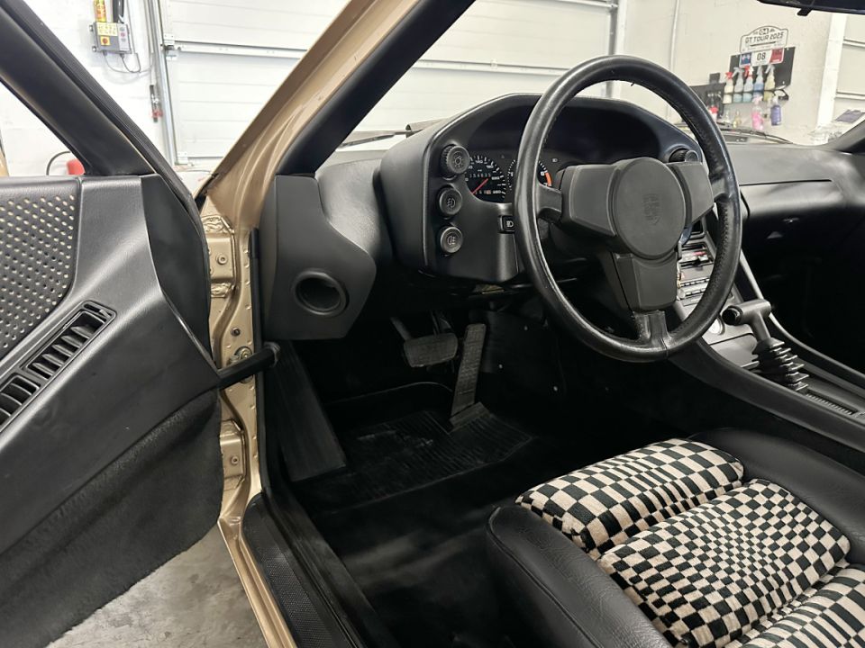 PORSCHE 928 V8 4.5 240ch BVA3 - Le Hangar Bordelais - image 17