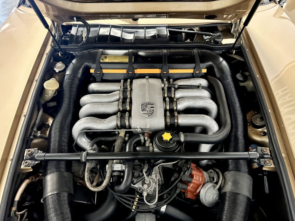 PORSCHE 928 V8 4.5 240ch BVA3 - Le Hangar Bordelais - image 18