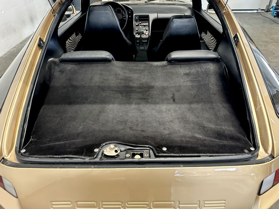 PORSCHE 928 V8 4.5 240ch BVA3 - Le Hangar Bordelais - image 20