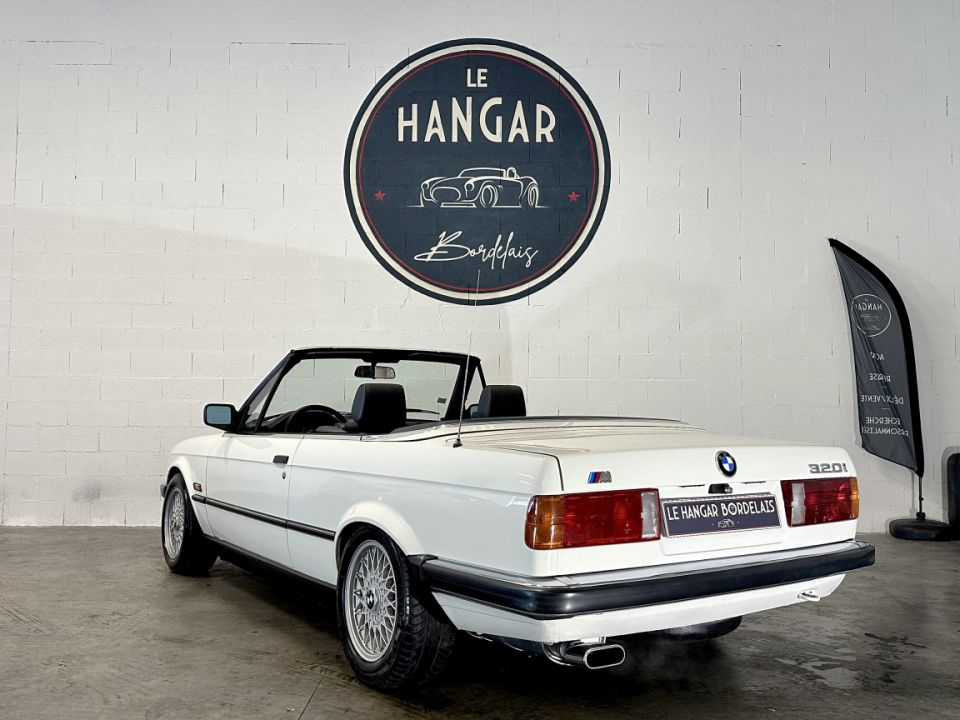 B.M.W. SERIE 3 E30 320i 2.0 129ch Cabriolet BVM5 - Le Hangar Bordelais - image 4