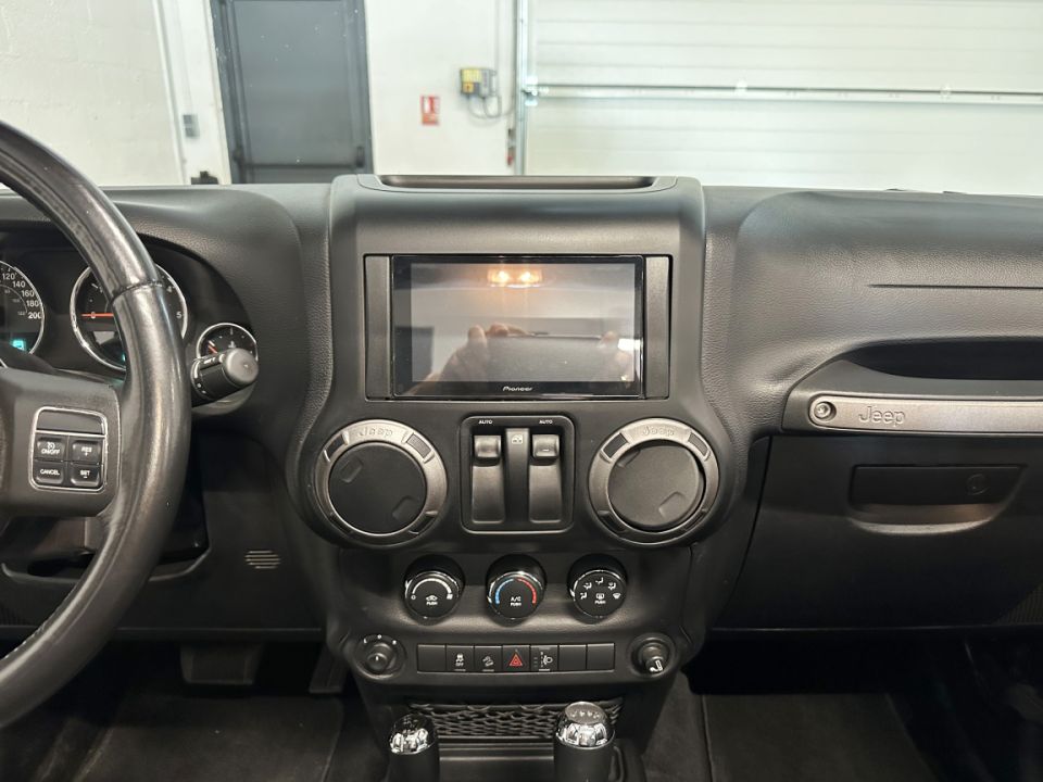 JEEP WRANGLER 2.8 CRD 200ch Sport BVA6 - Le Hangar Bordelais - image 16