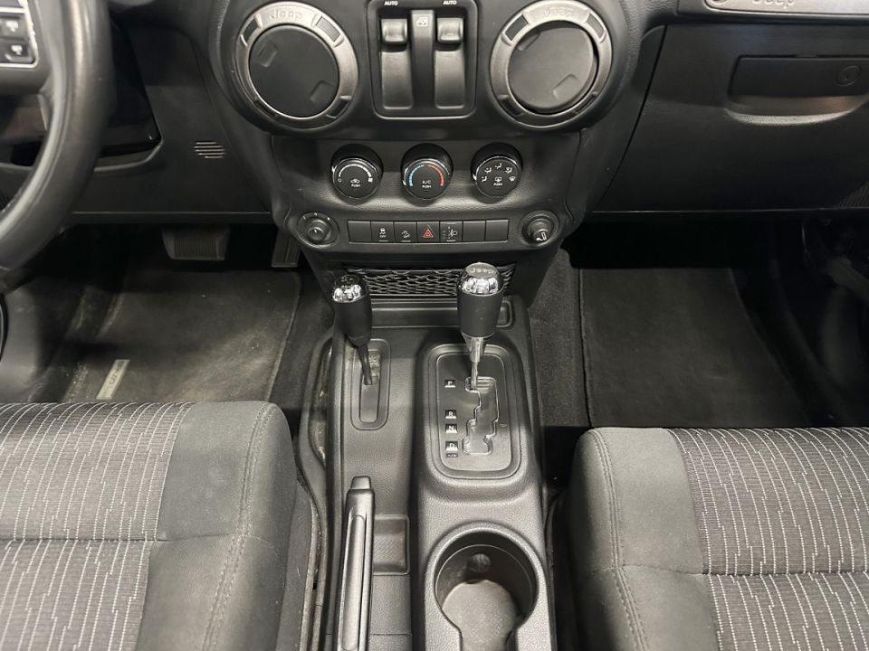 JEEP WRANGLER 2.8 CRD 200ch Sport BVA6 - Le Hangar Bordelais - image 22