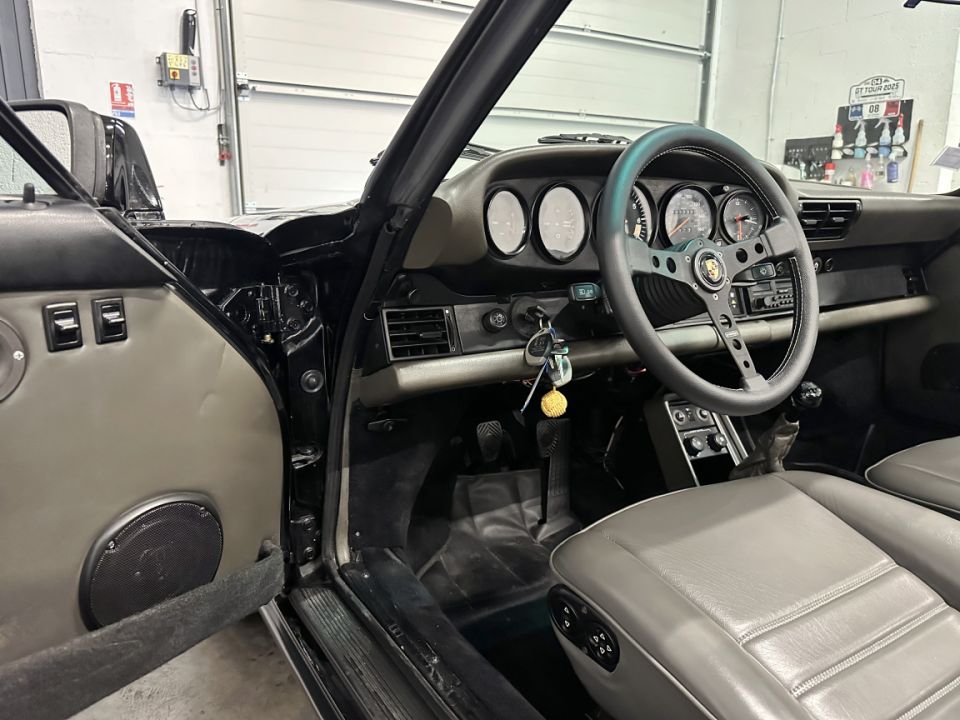 PORSCHE 911 Type 3.2 Cabriolet 231ch BVM5 - Élégance et Performance - 76 990 € - image 17