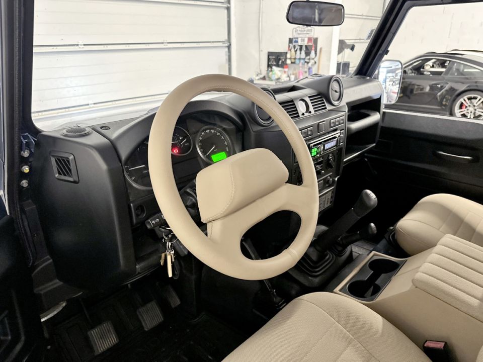 LAND ROVER DEFENDER 90 STATION WAGON 2.2 TD4 122ch BVM6 Soft Top - Le Hangar Bordelais - image 1