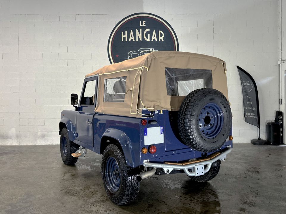 LAND ROVER DEFENDER 90 STATION WAGON 2.2 TD4 122ch BVM6 Soft Top - Le Hangar Bordelais - image 4