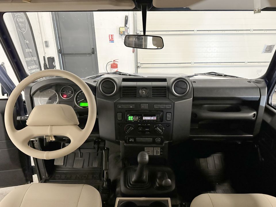 LAND ROVER DEFENDER 90 STATION WAGON 2.2 TD4 122ch BVM6 Soft Top - Le Hangar Bordelais - image 7