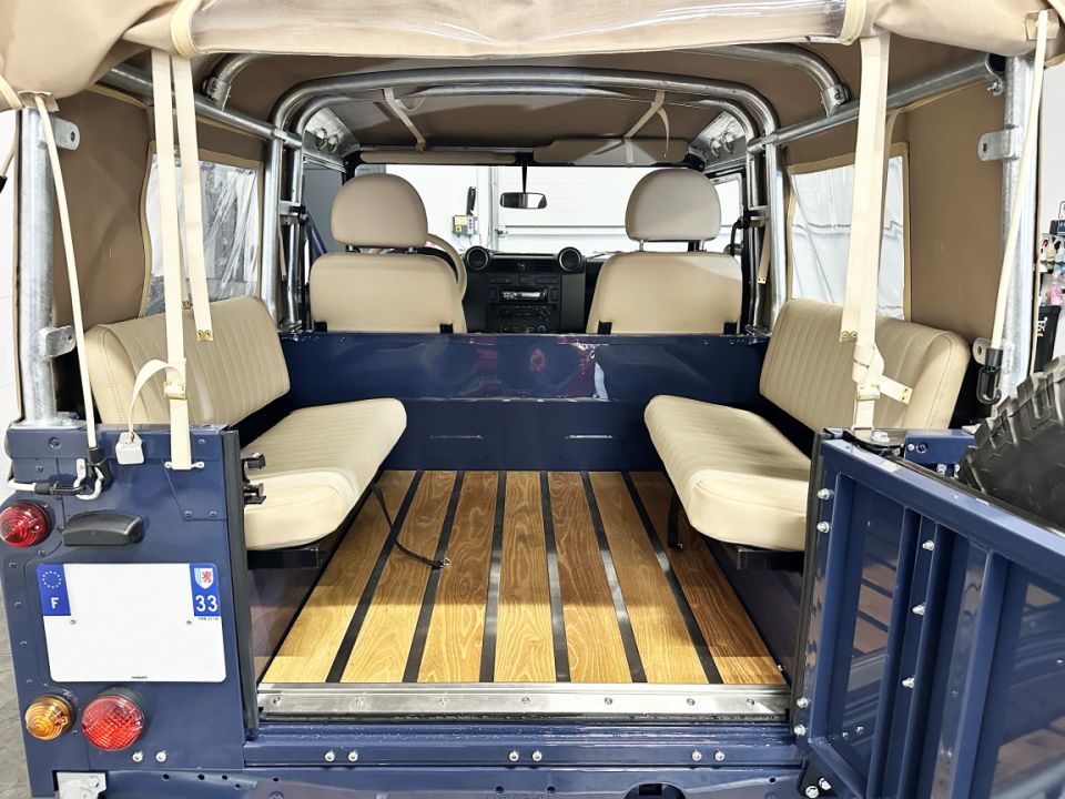 LAND ROVER DEFENDER 90 STATION WAGON 2.2 TD4 122ch BVM6 Soft Top - Le Hangar Bordelais - image 16