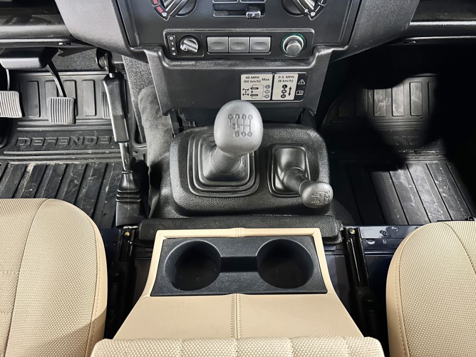 LAND ROVER DEFENDER 90 STATION WAGON 2.2 TD4 122ch BVM6 Soft Top - Le Hangar Bordelais - image 18