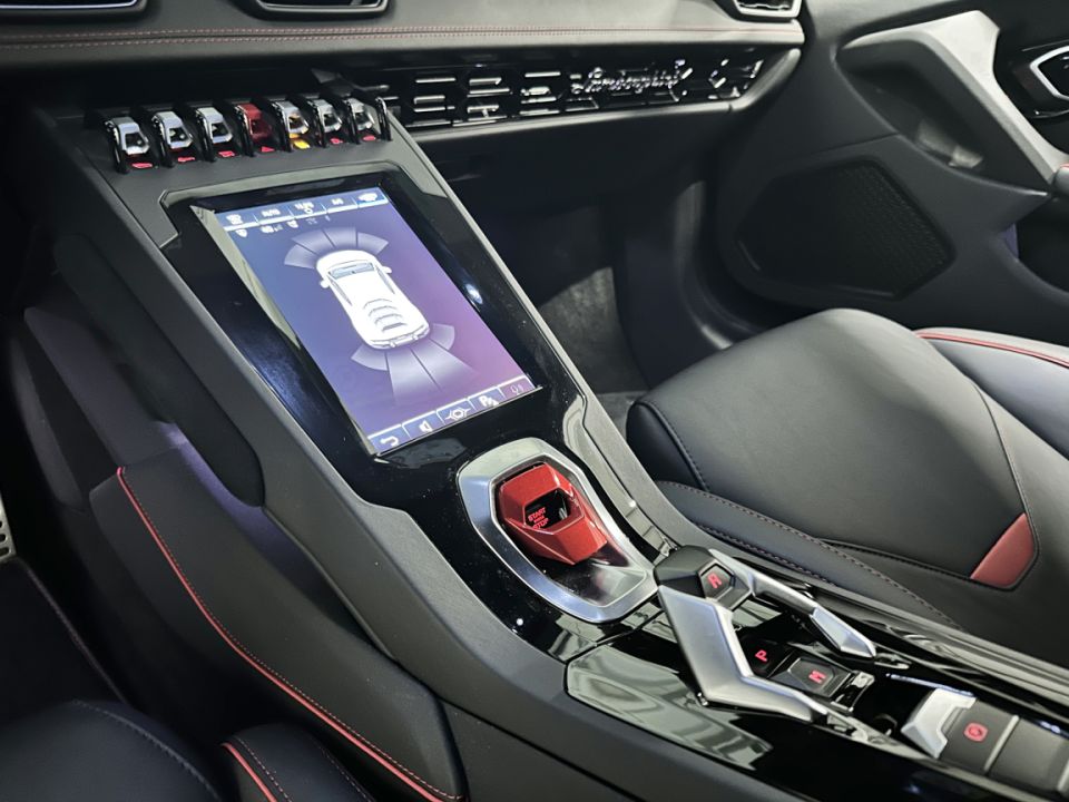 Lamborghini Huracán LP640-4 EVO V10 5.2 - Une Performante Élégance - 259 990 € - image 11