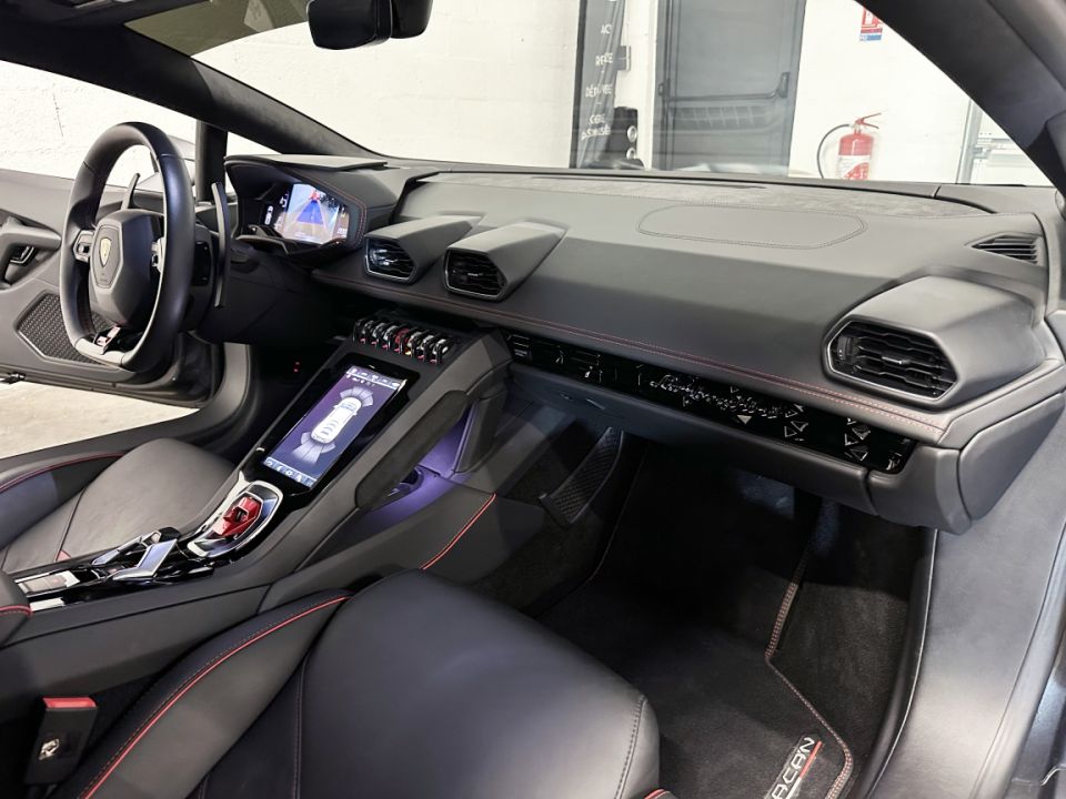 Lamborghini Huracán LP640-4 EVO V10 5.2 - Une Performante Élégance - 259 990 € - image 13