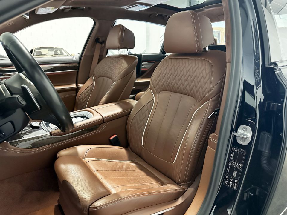 B.M.W. SERIE 7  G12 M760Li V12 6.6 610ch BVA8 xDrive - Le Hangar Bordelais - image 3