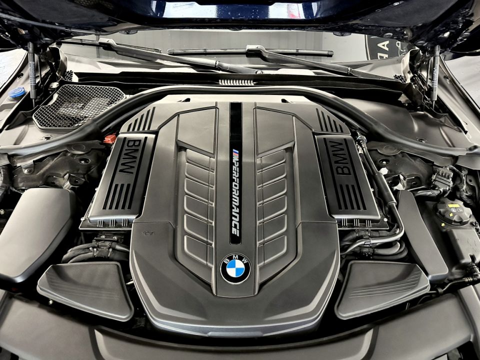 B.M.W. SERIE 7  G12 M760Li V12 6.6 610ch BVA8 xDrive - Le Hangar Bordelais - image 22
