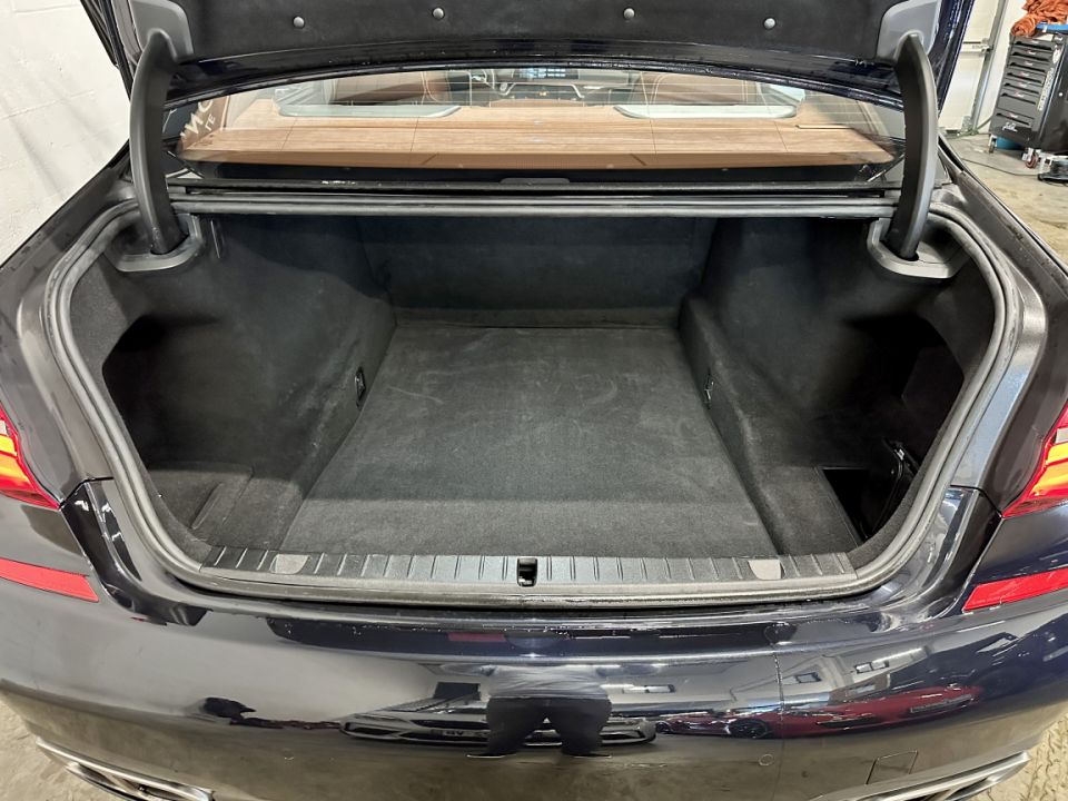 B.M.W. SERIE 7  G12 M760Li V12 6.6 610ch BVA8 xDrive - Le Hangar Bordelais - image 23