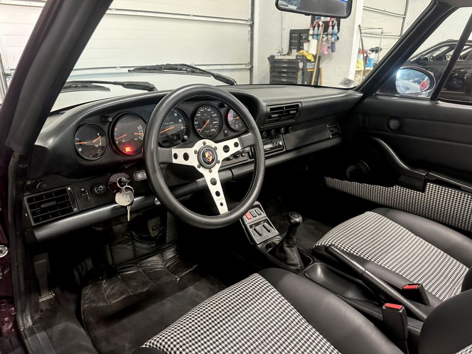 PORSCHE 911 Type 964 Carrera 4 Targa 3.6 250ch BVM5 - Le Hangar Bordelais - image 1