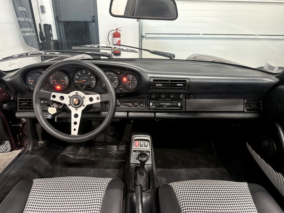 PORSCHE 911 Type 964 Carrera 4 Targa 3.6 250ch BVM5 - Le Hangar Bordelais - image 9