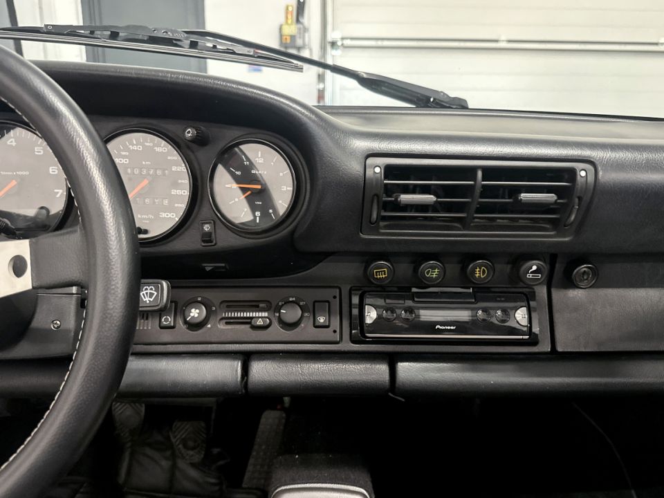 PORSCHE 911 Type 964 Carrera 4 Targa 3.6 250ch BVM5 - Le Hangar Bordelais - image 13