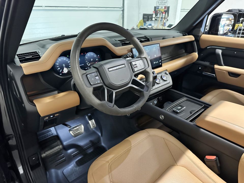 LAND ROVER DEFENDER 90 P525 V8 5.0 525ch BVA8 Storm Grey métallisée - 114 990 € - image 1